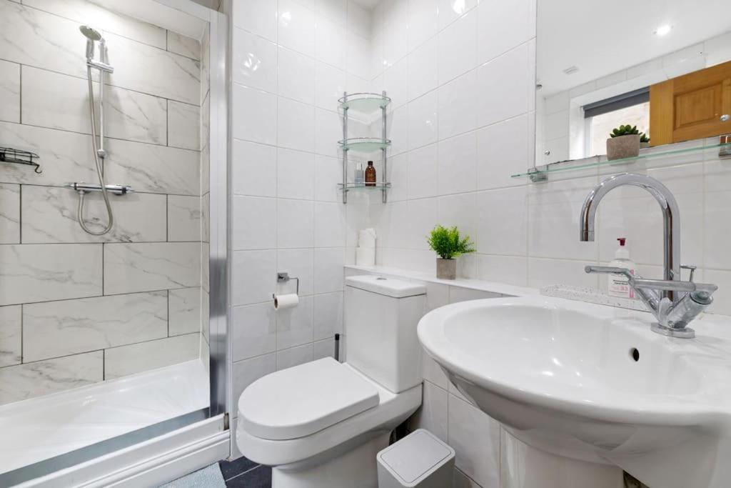 Luxurious 3 Bedroom Apartment In Park Estate Нотингам Екстериор снимка