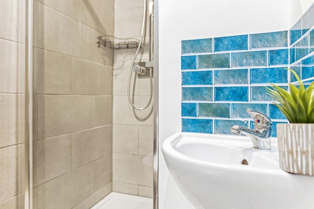 Luxurious 3 Bedroom Apartment In Park Estate Нотингам Екстериор снимка