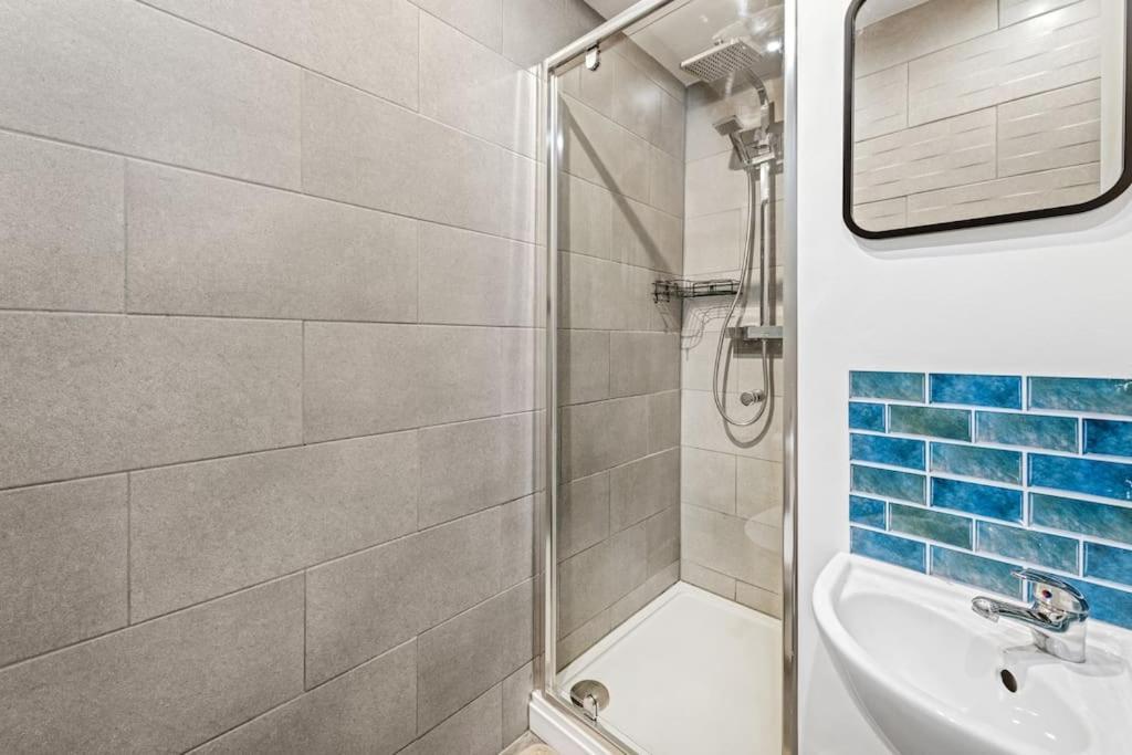 Luxurious 3 Bedroom Apartment In Park Estate Нотингам Екстериор снимка